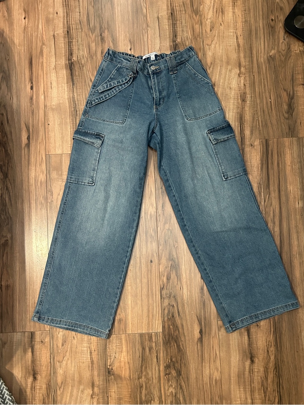 Celebrity Pink Wide-Leg Cargo Jeans in Medium Blue Wash